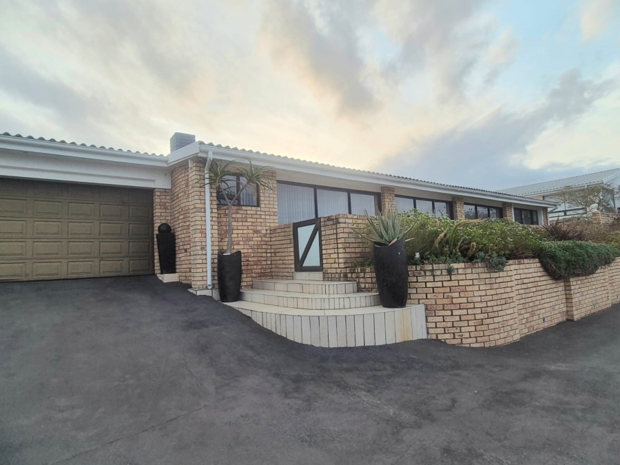 4 Bedroom Property for Sale in Cintsa West Eastern Cape